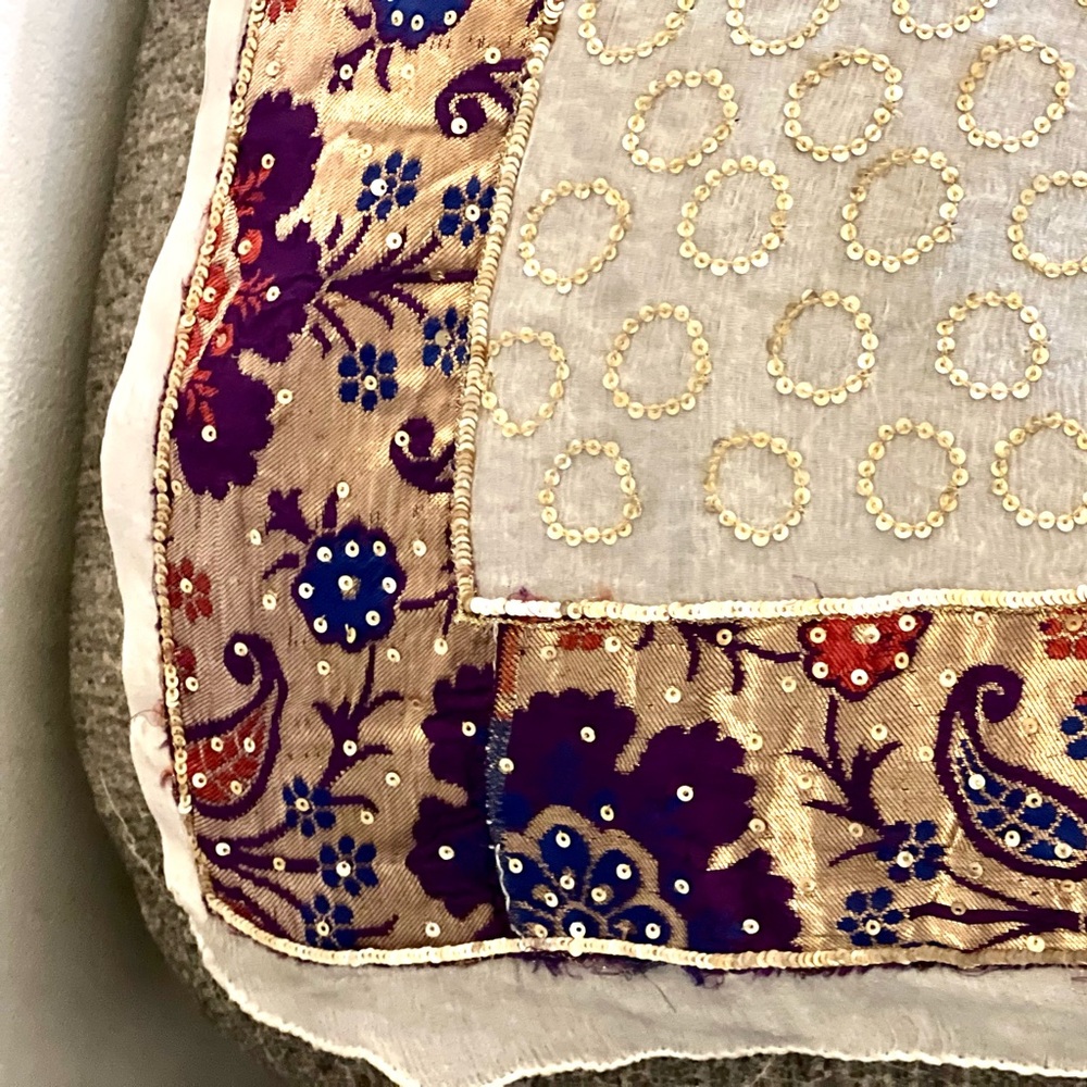 BrandNew!A pure silk Georgette hand embroidered sequins all over;Benarasi Border - Picture 11 of 17